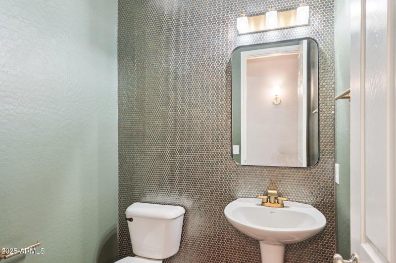 19-web-or-mls-20226-n-madison-dr