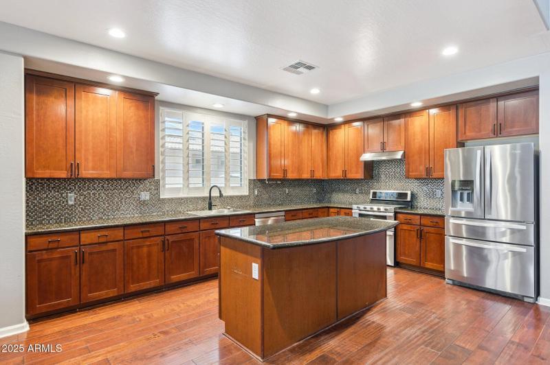 15-web-or-mls-20226-n-madison-dr