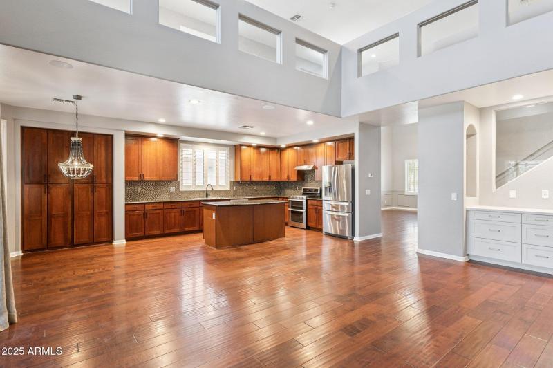 12-web-or-mls-20226-n-madison-dr