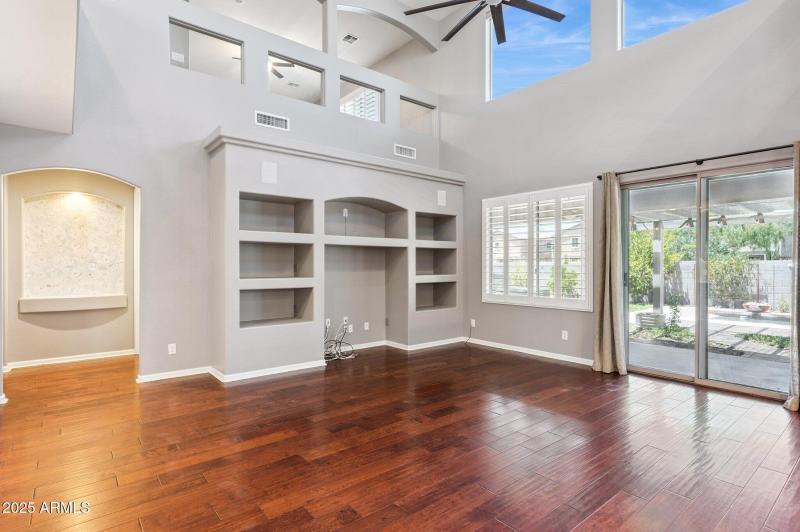 10-web-or-mls-20226-n-madison-dr