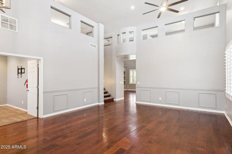 6-web-or-mls-20226-n-madison-dr