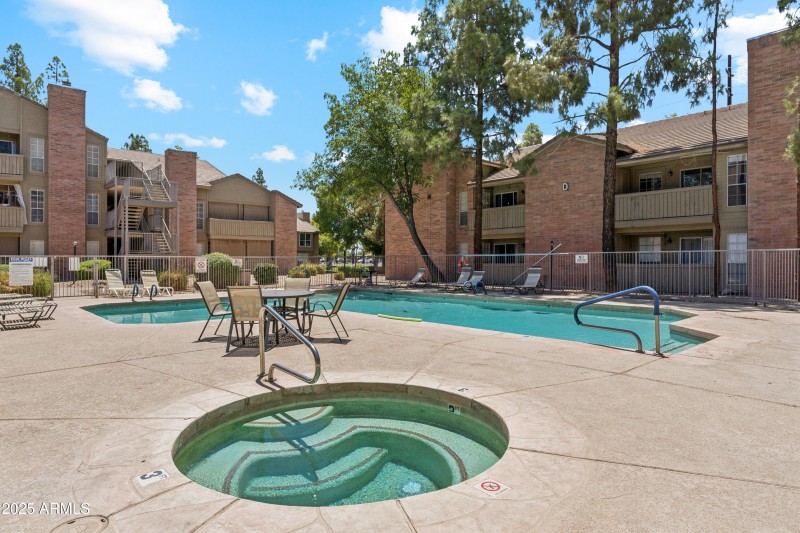 Pool East Hot Tub