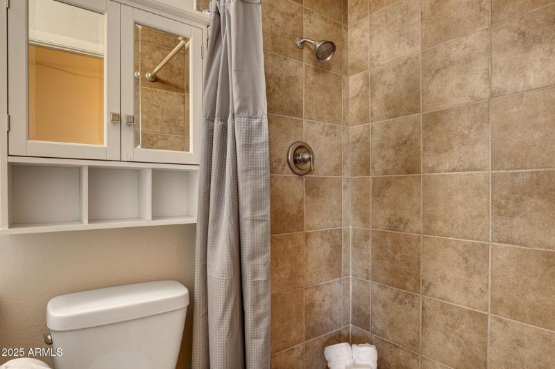 25-web-or-mls-6833-e-osborn-rd-e