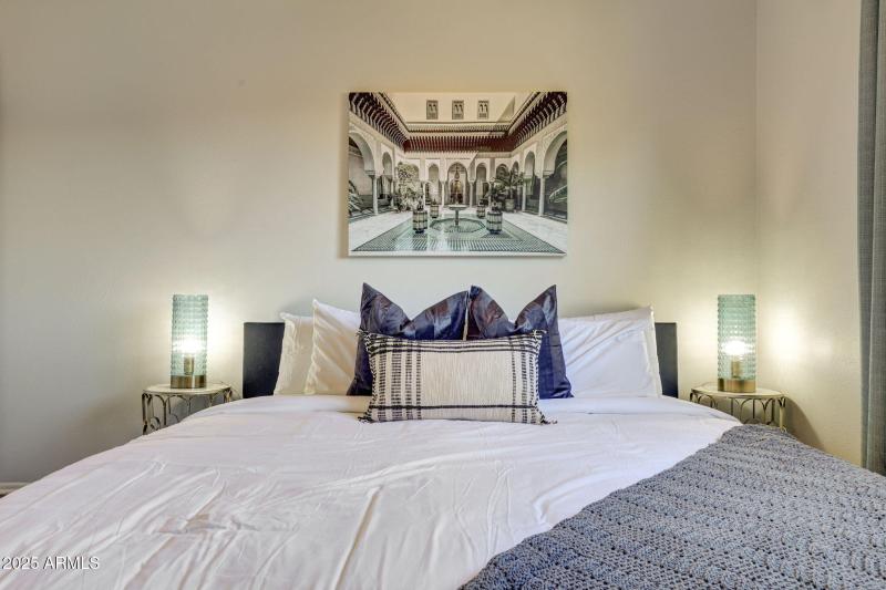 30-web-or-mls-6833-e-osborn-rd-e