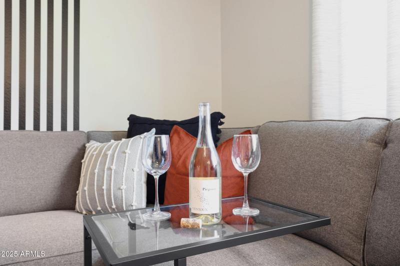 7-web-or-mls-6833-e-osborn-rd-e