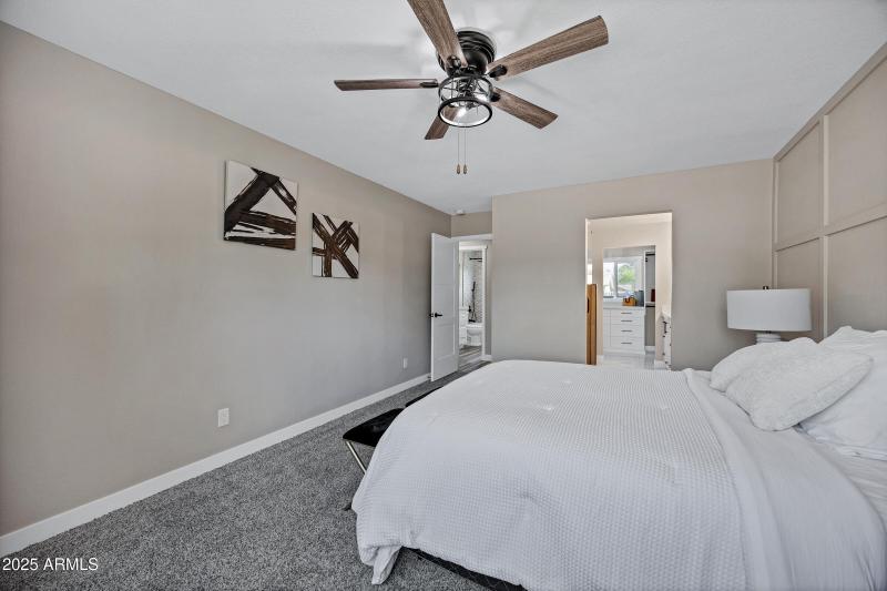 2509 E Meadowbrook Ave-24