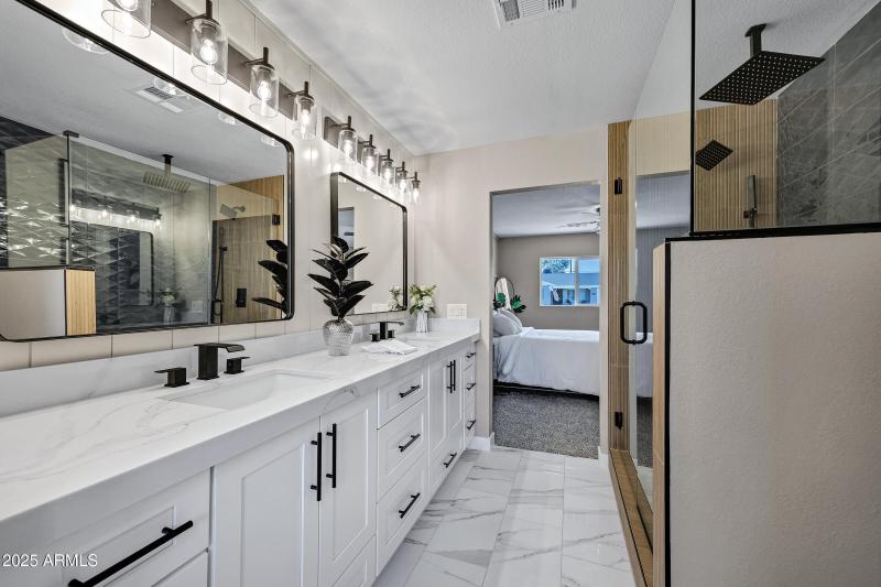 2509 E Meadowbrook Ave-26