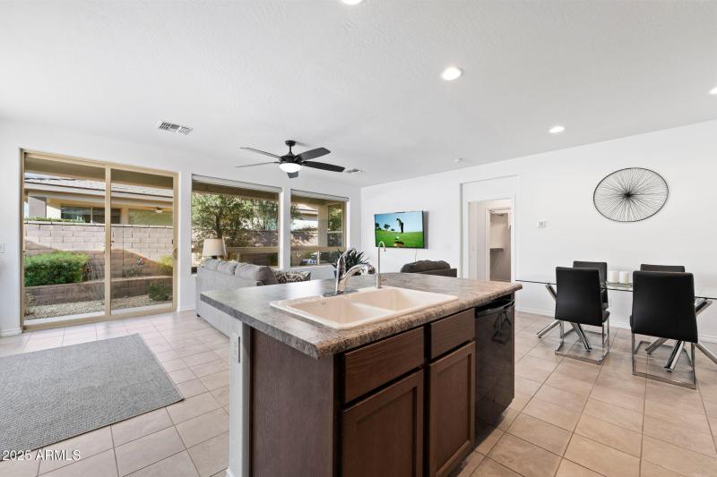 010__678 E Cobble Stone Dr