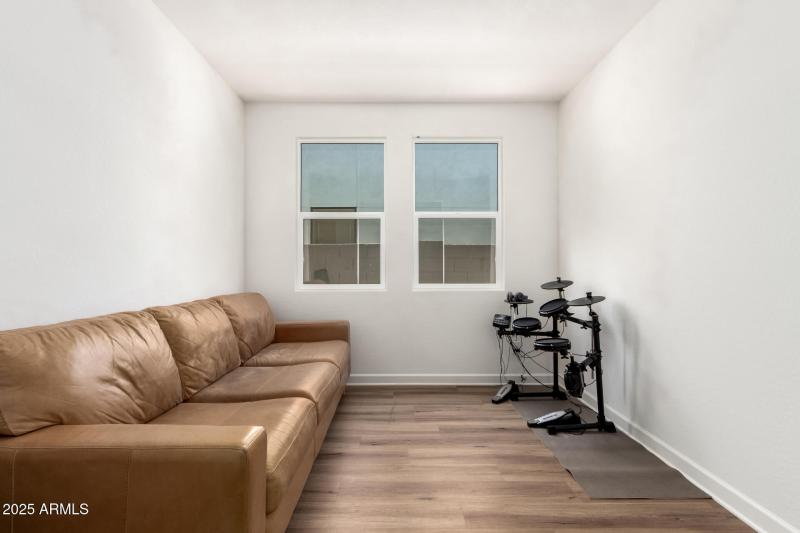 Bonus room for office/den