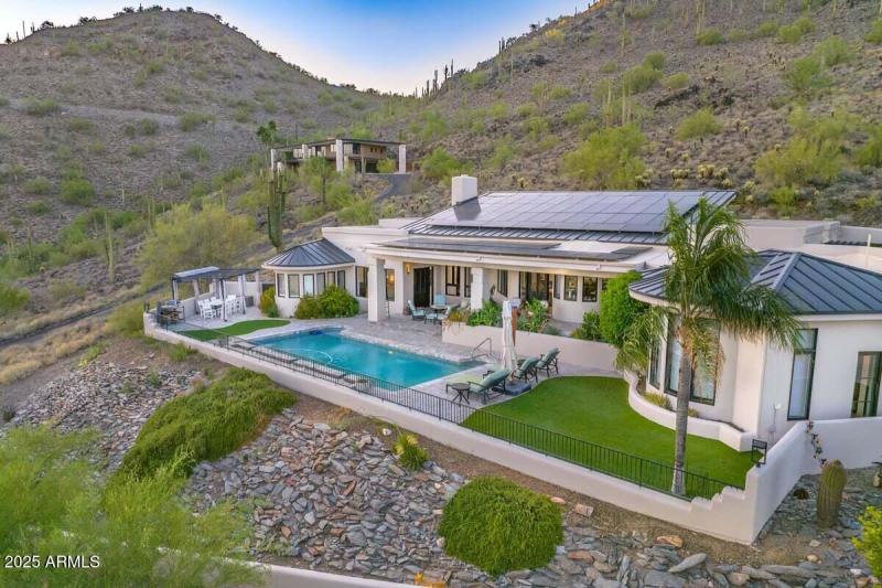 Exclusive Black Mountain Foothold