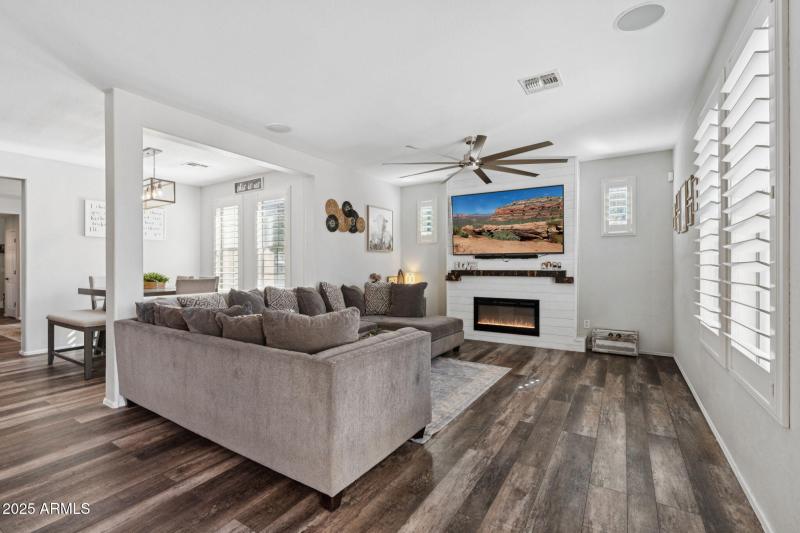 Family Room w/Gas Fireplace