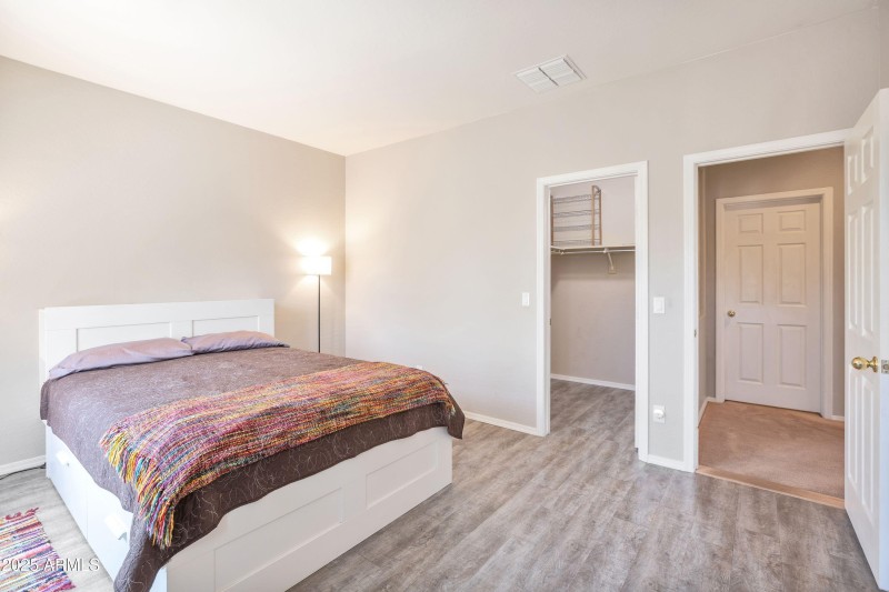 UP BEDROOM 2b
