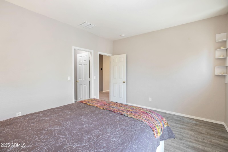 UP BEDROOM 2c