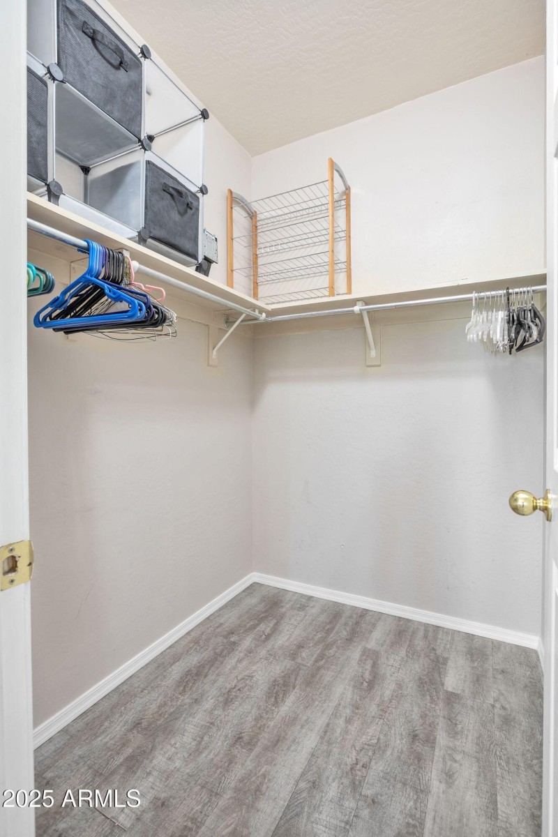 UP BEDROOM 2 WALK IN CLOSET