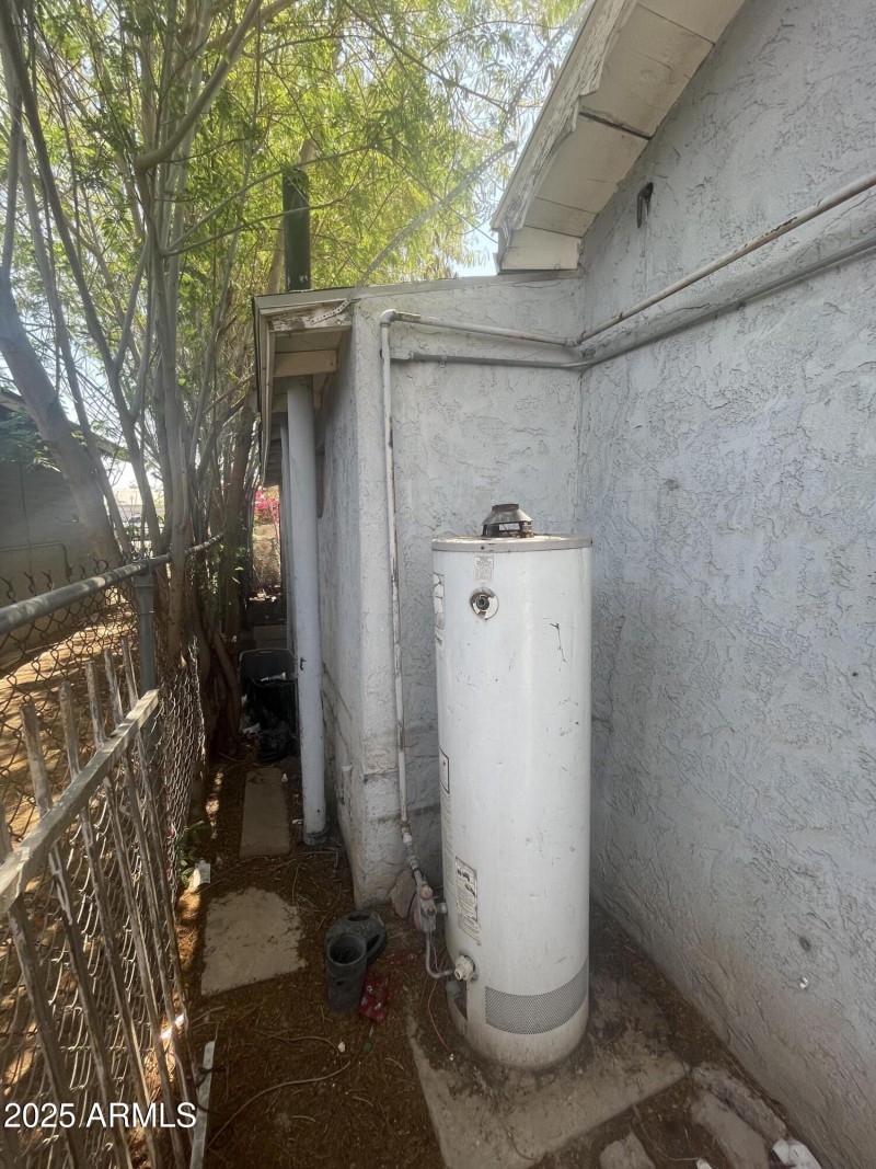 Hot water heater