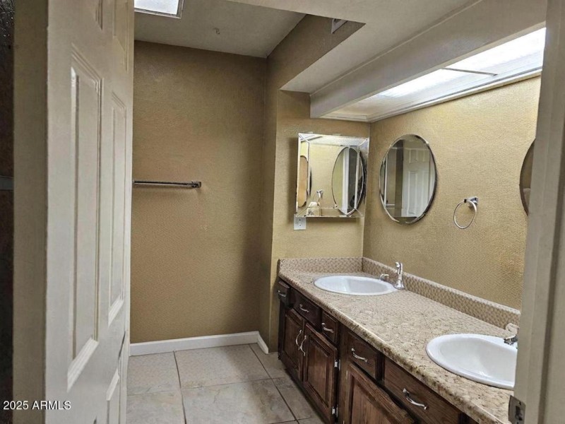 Union Hills 115 bathroom