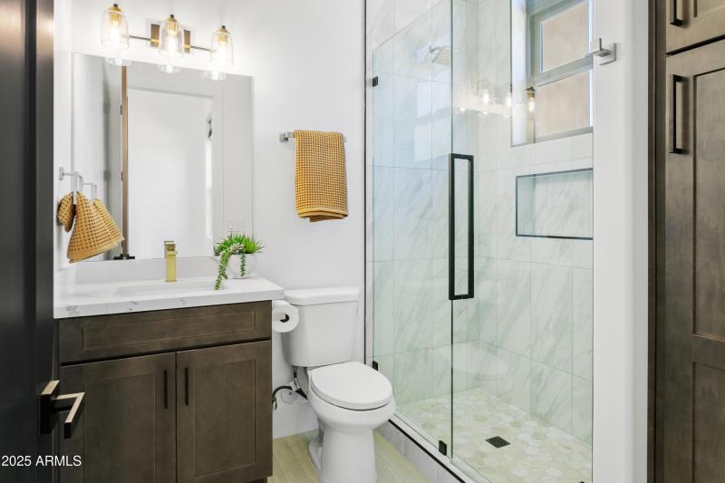 Bedroom 3 en suite Bath