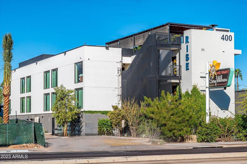 023_NEARBY AMENITIES