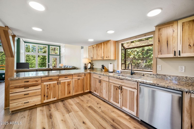 7-Kitchen (2)