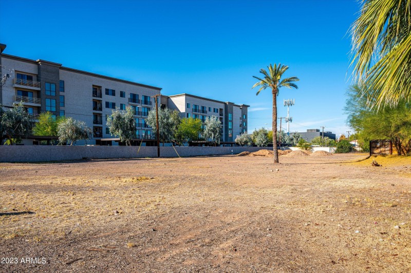 011_LOT VIEW