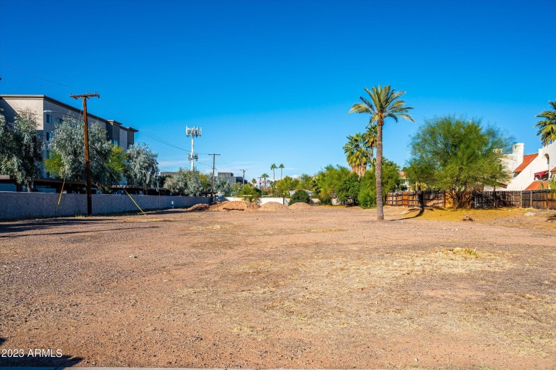 012_LOT VIEW