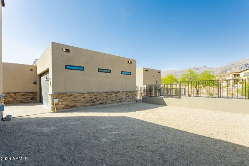 dog run, patio, putting green ect