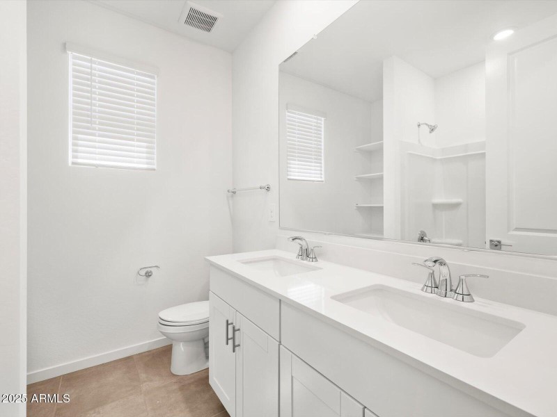 Bath 2 Double Sinks