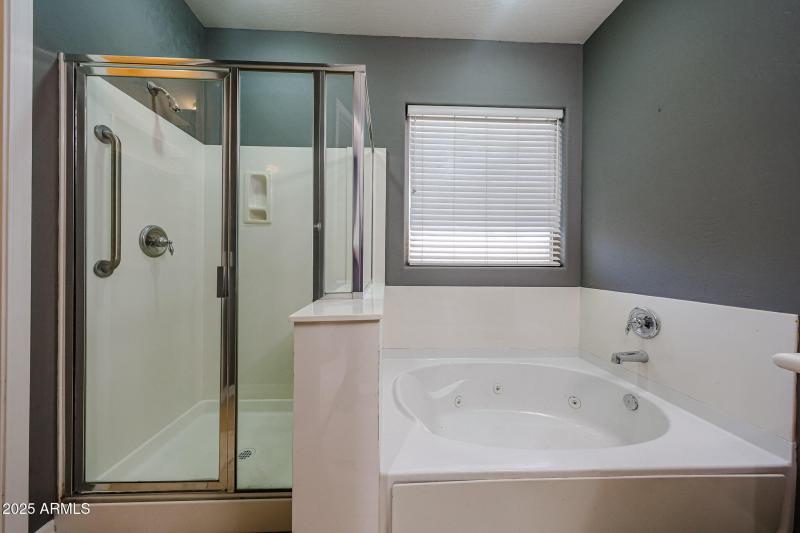 Primary Tub / Shower