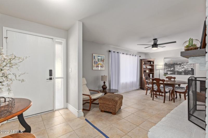 5337 E Gelding Living Room and Entry