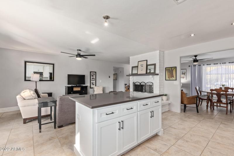 5337 E Gelding Kitchen view to living ar