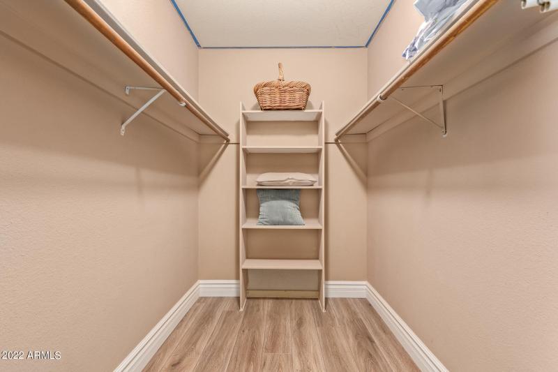 5337 E Gelding Master Closet