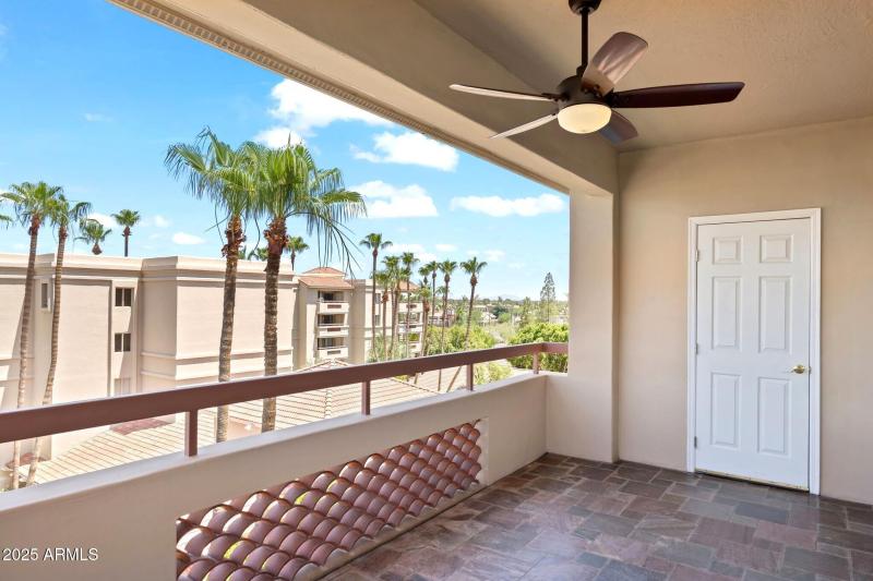 VIEW OF SANTANS IN SOUTHEAST