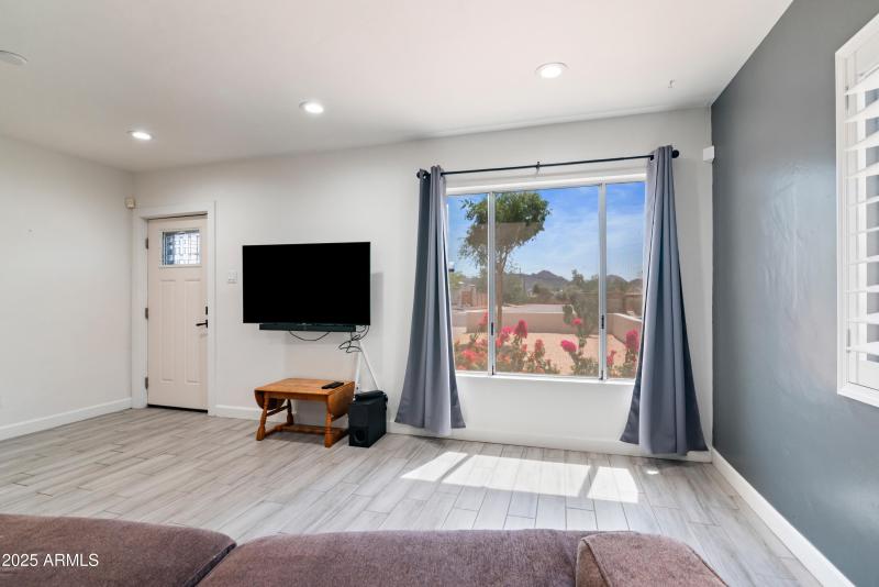 8_9520 n central ave-8