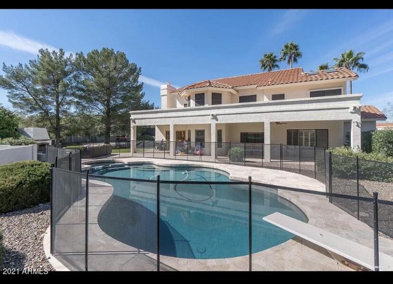 EBEE6C63-3956-45F3-825E-4283D93EA8B5