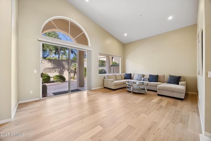 High Ceilings with Natural Light