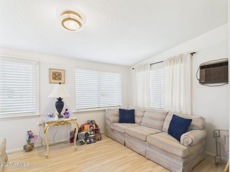 9-web-or-mls-CAM03379G0-PR0127-STILL009(