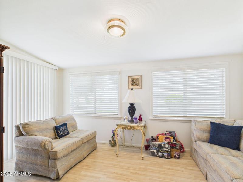 10-web-or-mls-CAM03379G0-PR0127-STILL010