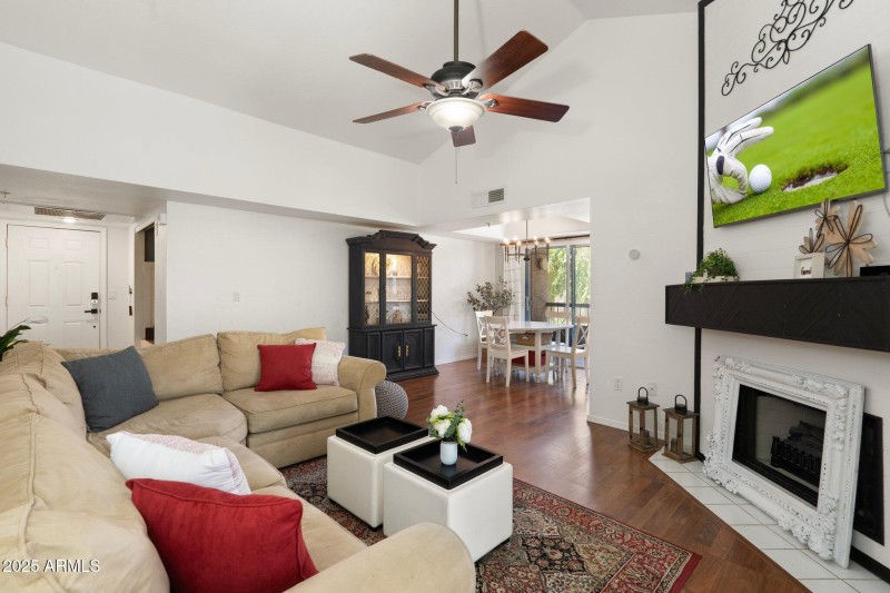 26-web-or-mls-QVB09245