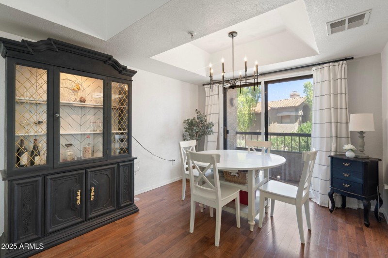 30-web-or-mls-QVB09261