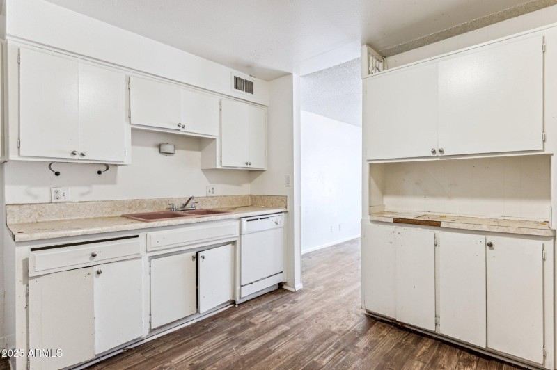 10-web-or-mls-1519-w-7th-pl-4