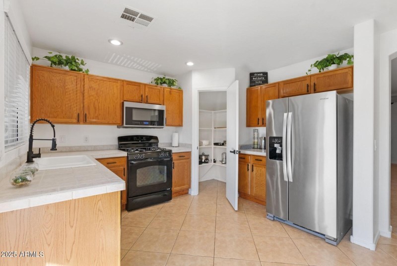 cc812c5f-c66c-4b03-bcf1-8a4b9ac2e168