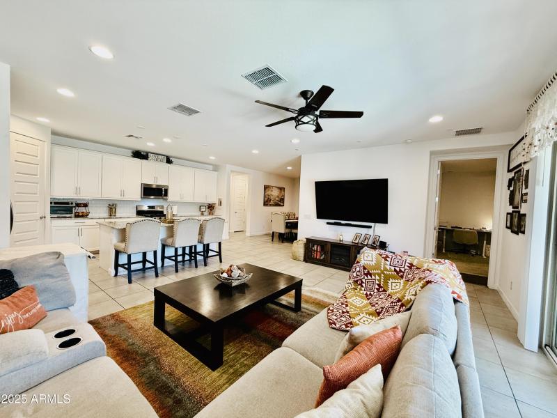 9B815744-196F-443F-B944-001C93288ACB_1_2