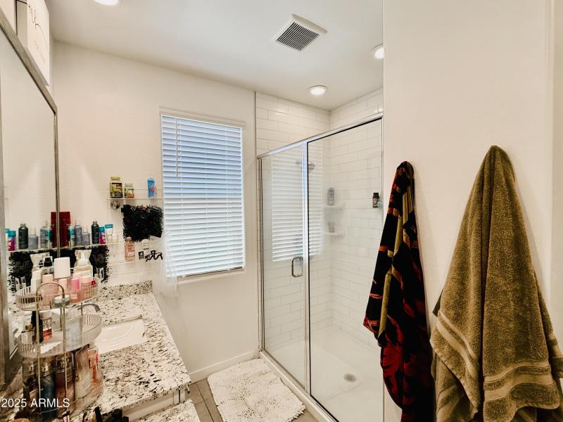 33B60309-5190-4625-AC33-BF3C66A958E3_1_2