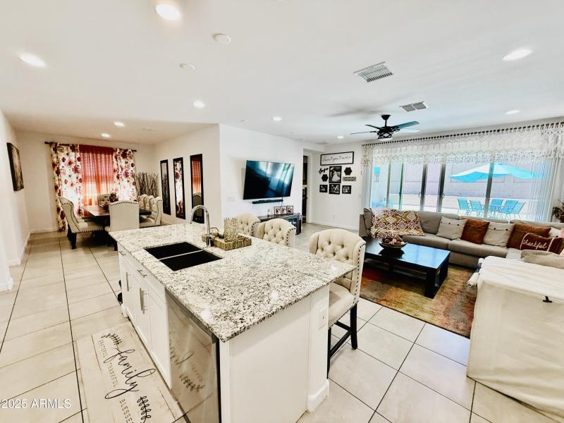 94B66D57-03EA-45E3-A4CD-F1A3C780710D_1_2