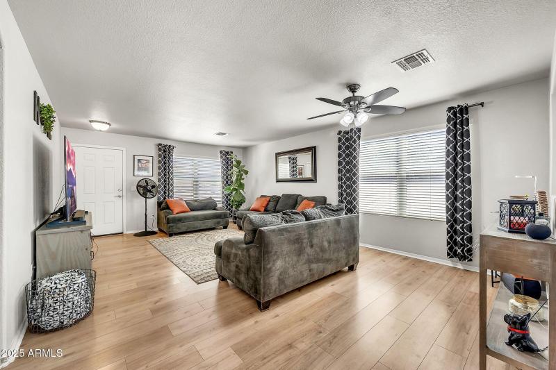 1147 E Harvest Rd-11