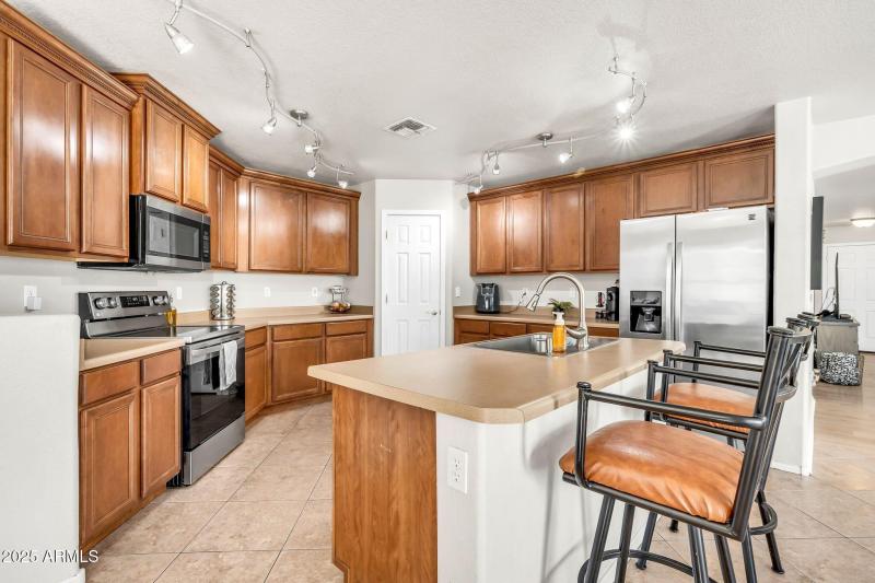 1147 E Harvest Rd-14