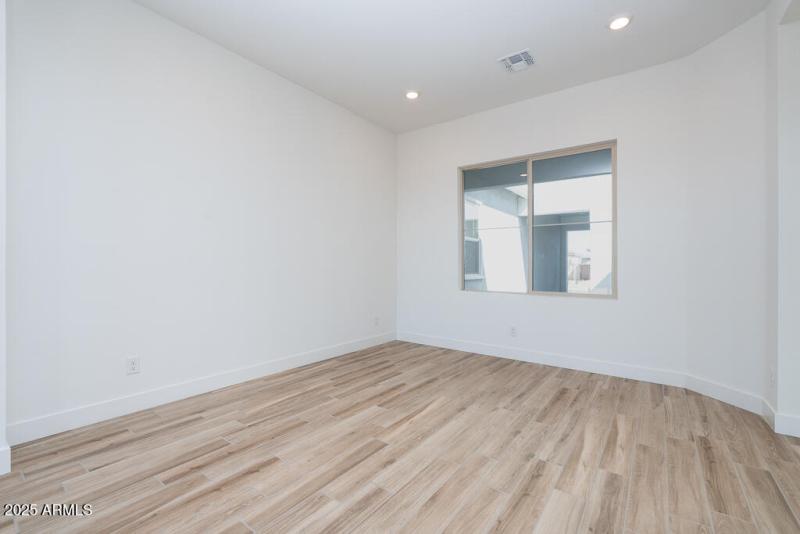 Tri Pointe Blossom Rock 490 - Flex Dinin