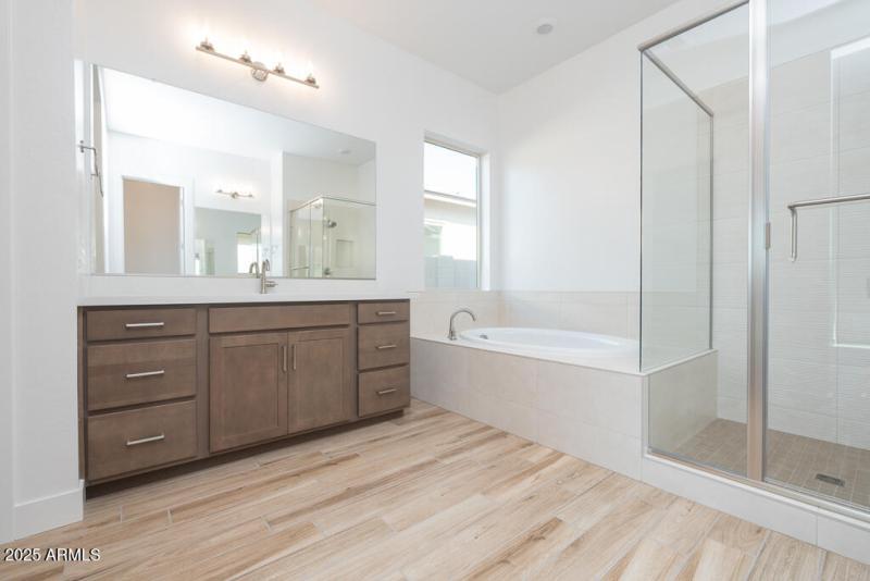 Tri Pointe Blossom Rock 490 - Primary Ba