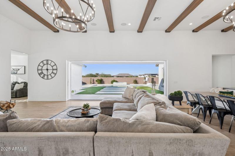 10-web-or-mls-19910-e-vallejo-st