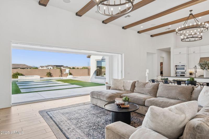 11-web-or-mls-19910-e-vallejo-st